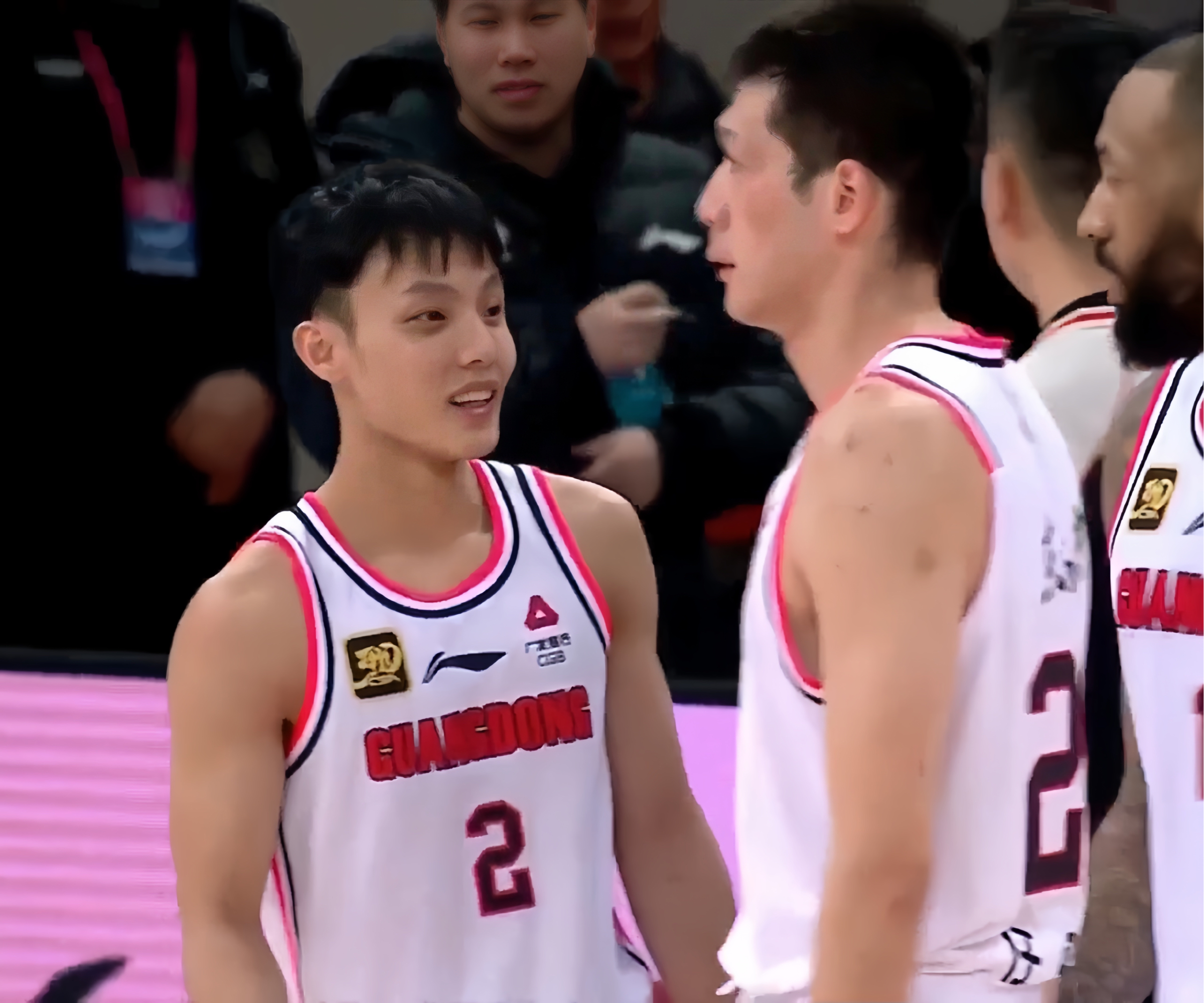 太狠了！塞维利亚再遭质疑备战CBA季后赛赛前广东宏远调整名单以备德甲，赛后底特律活塞调整名单以备欧联的简单介绍